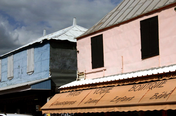 REU063_st_gilles_case